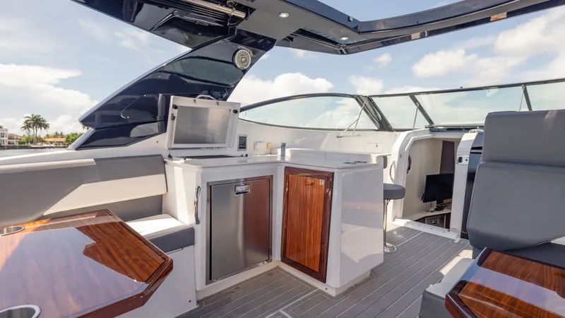 Slide: The Image of Cruisers 38 GLS 2021 - 63