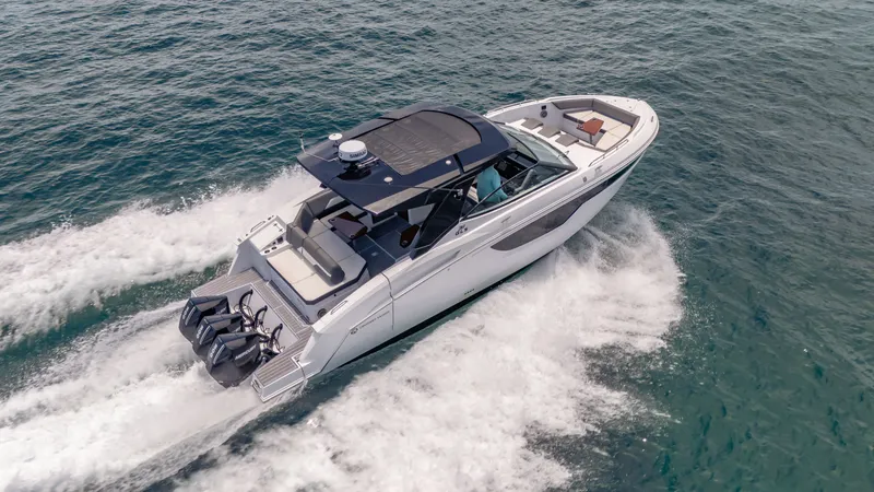 Slide: The Image of Cruisers 38 GLS 2021 - 7