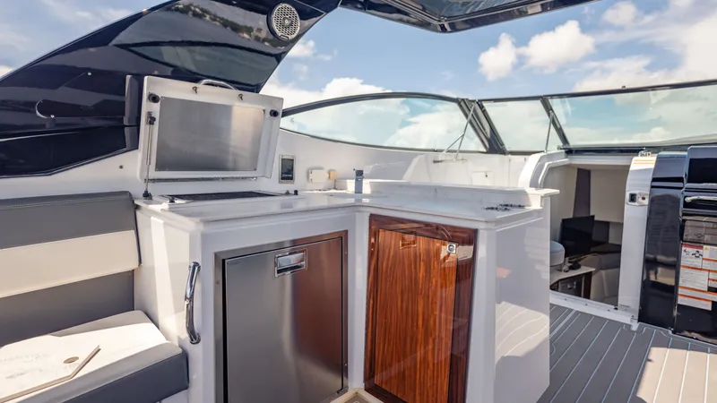 Slide: The Image of Cruisers 38 GLS 2021 - 71