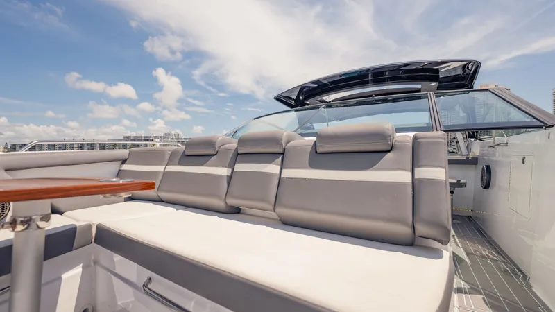 Slide: The Image of Cruisers 38 GLS 2021 - 75