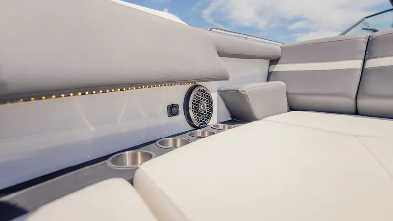 Slide: The Image of Cruisers 38 GLS 2021 - 76