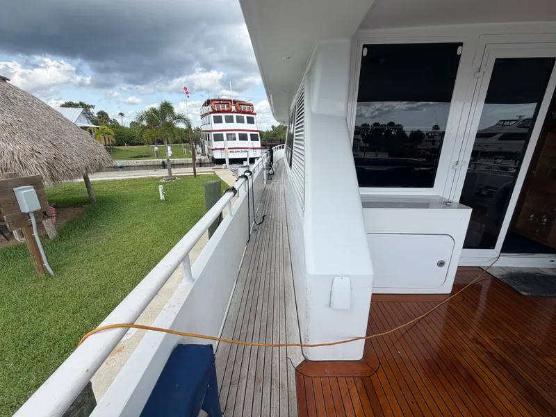 Slide: The Image of Moonen 83' Motor Yacht 1995 - 17