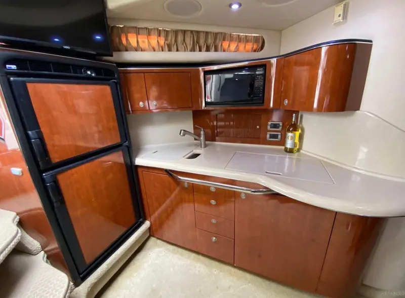 Slide: The Image of Sea Ray 380 Sundancer 2004 - 16