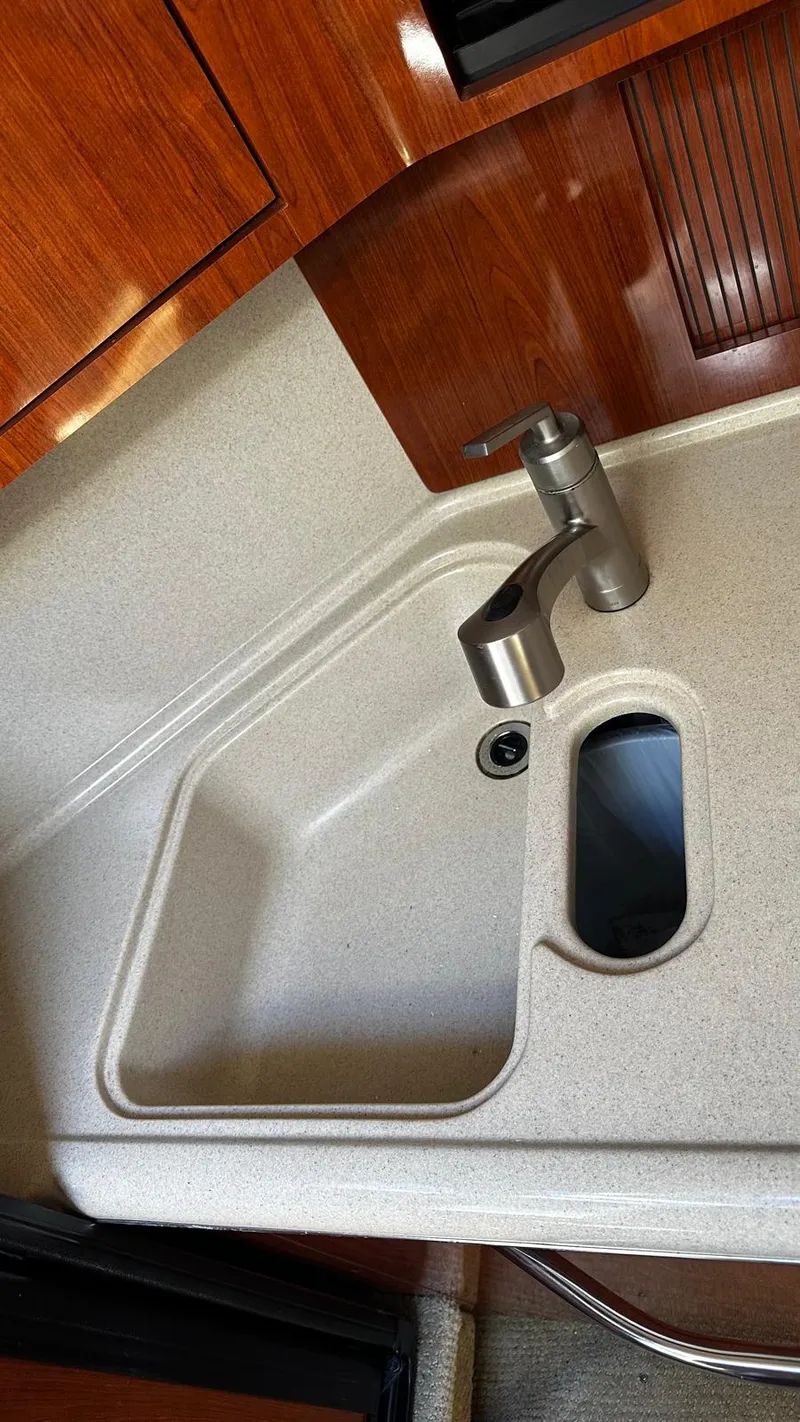 Slide: The Image of Sea Ray 380 Sundancer 2004 - 17