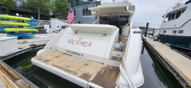 Slide: The Image of Azimut 68S 2007 - 17