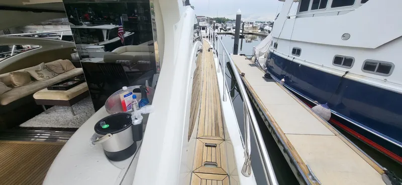 Slide: The Image of Azimut 68S 2007 - 29