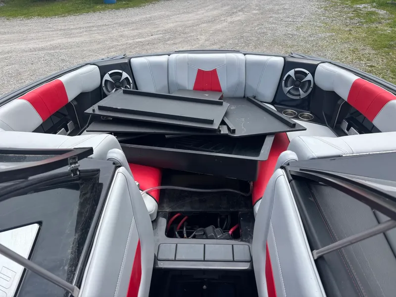 Slide: The Image of Malibu Wakesetter 24 MXZ 2021 - 23