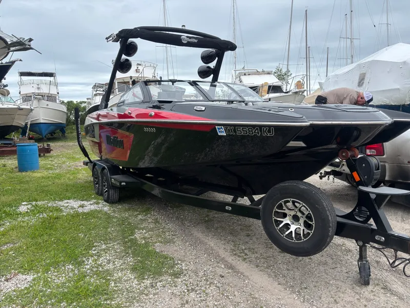 Slide: The Image of Malibu Wakesetter 24 MXZ 2021 - 5