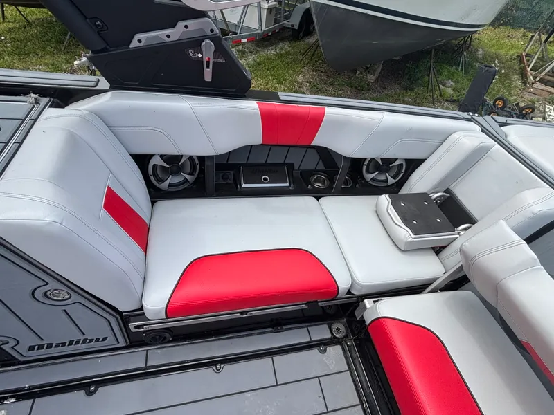 Slide: The Image of Malibu Wakesetter 24 MXZ 2021 - 19