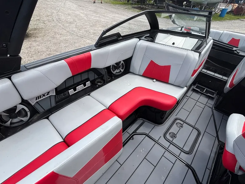 Slide: The Image of Malibu Wakesetter 24 MXZ 2021 - 21