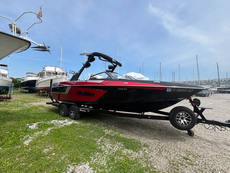 Slide: The Image of Malibu Wakesetter 24 MXZ 2021 - 9