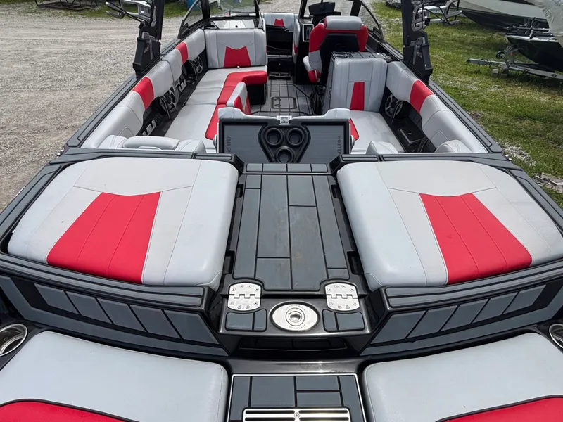 Slide: The Image of Malibu Wakesetter 24 MXZ 2021 - 15