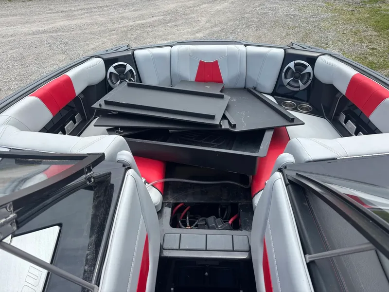 Slide: The Image of Malibu Wakesetter 24 MXZ 2021 - 24