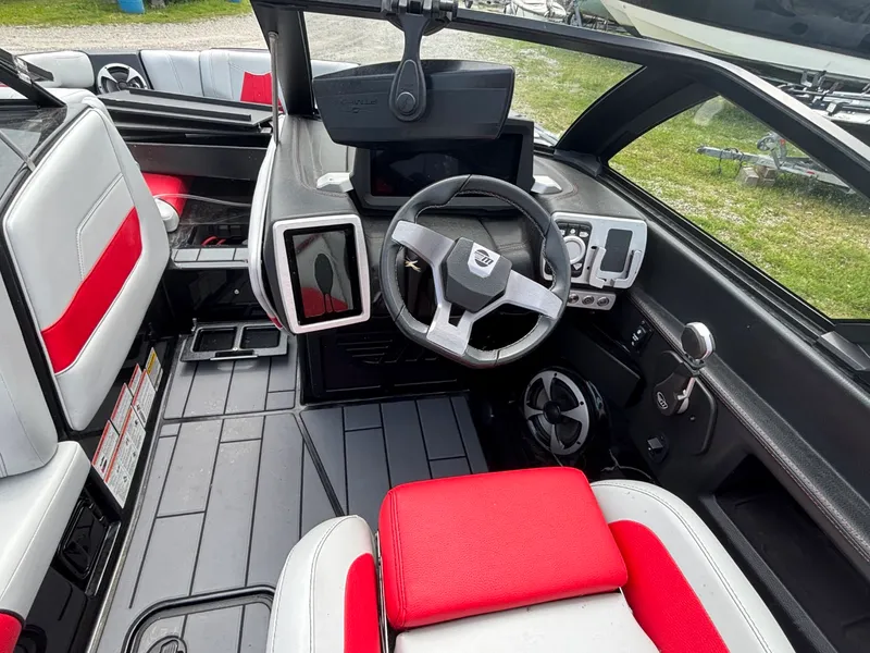 Slide: The Image of Malibu Wakesetter 24 MXZ 2021 - 22