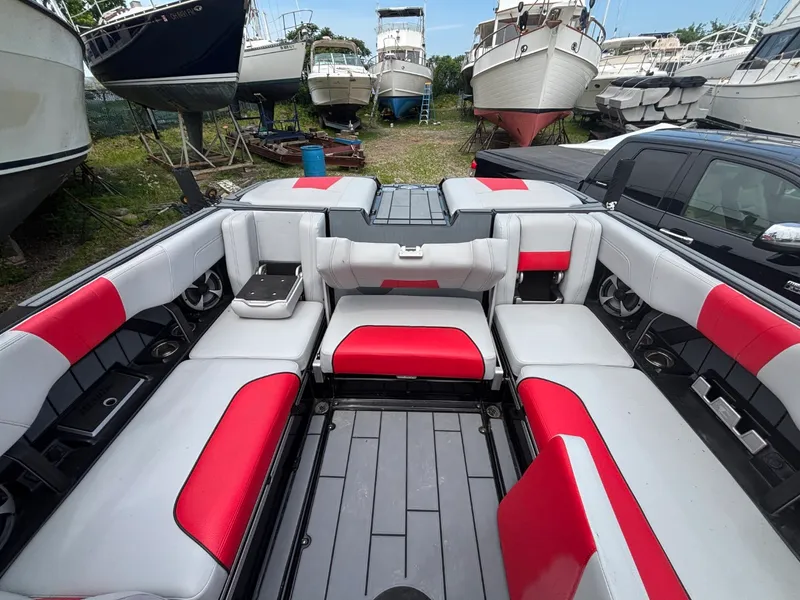 Slide: The Image of Malibu Wakesetter 24 MXZ 2021 - 3