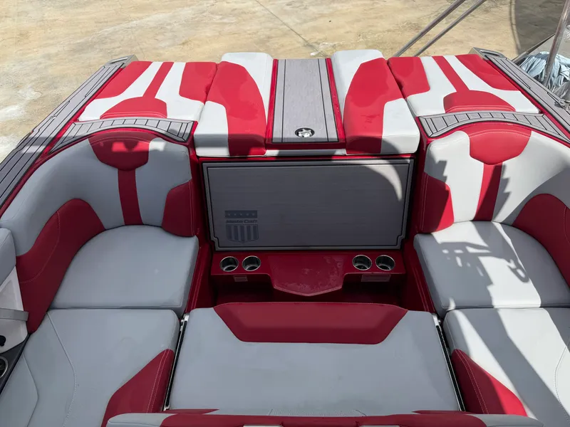 Slide: The Image of Mastercraft X24 2023 - 10
