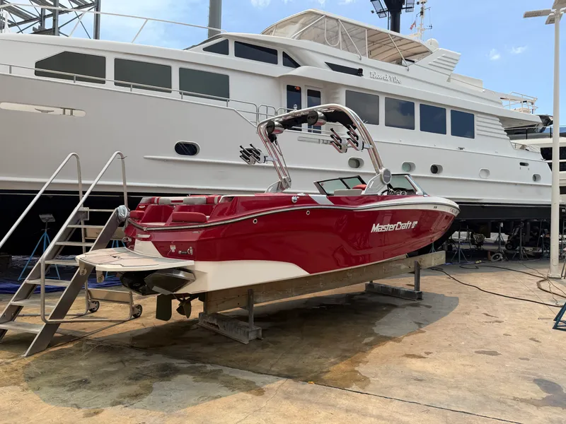 Slide: The Image of Mastercraft X24 2023 - 11