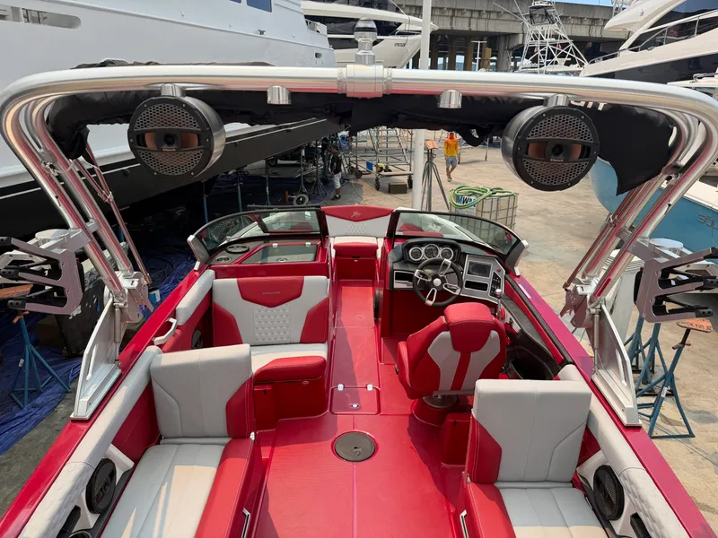 Slide: The Image of Mastercraft X24 2023 - 12