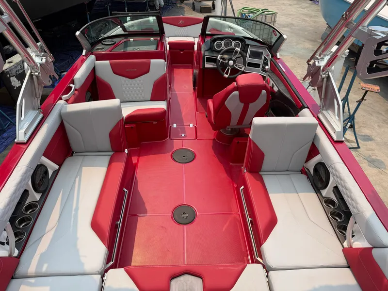 Slide: The Image of Mastercraft X24 2023 - 13