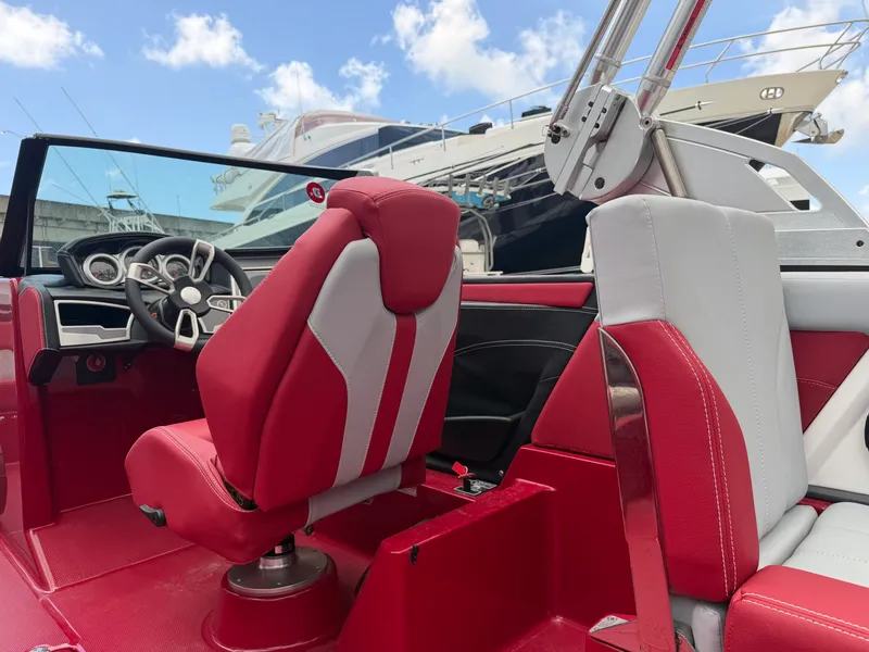 Slide: The Image of Mastercraft X24 2023 - 15