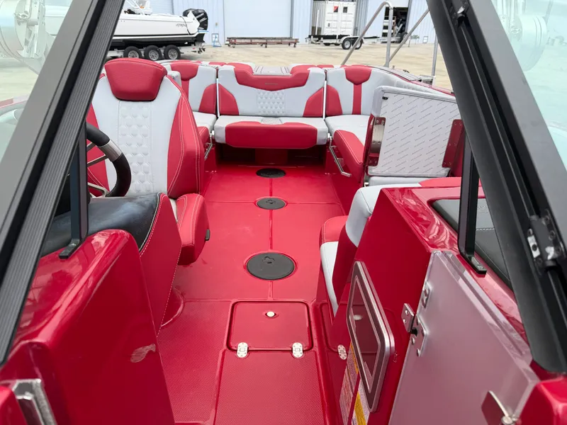 Slide: The Image of Mastercraft X24 2023 - 17