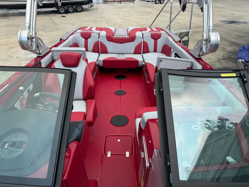 Slide: The Image of Mastercraft X24 2023 - 18