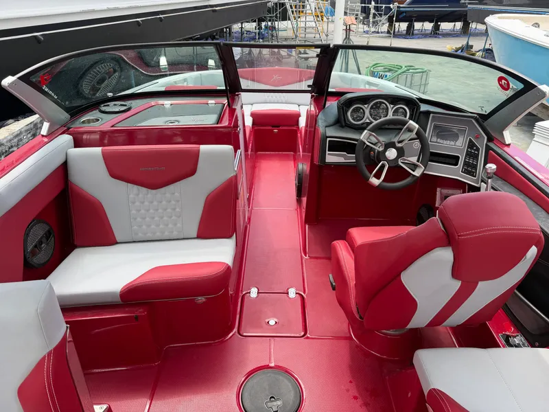 Slide: The Image of Mastercraft X24 2023 - 19
