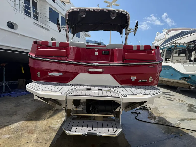 Slide: The Image of Mastercraft X24 2023 - 26