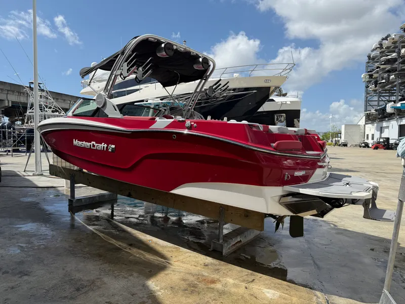 Slide: The Image of Mastercraft X24 2023 - 27