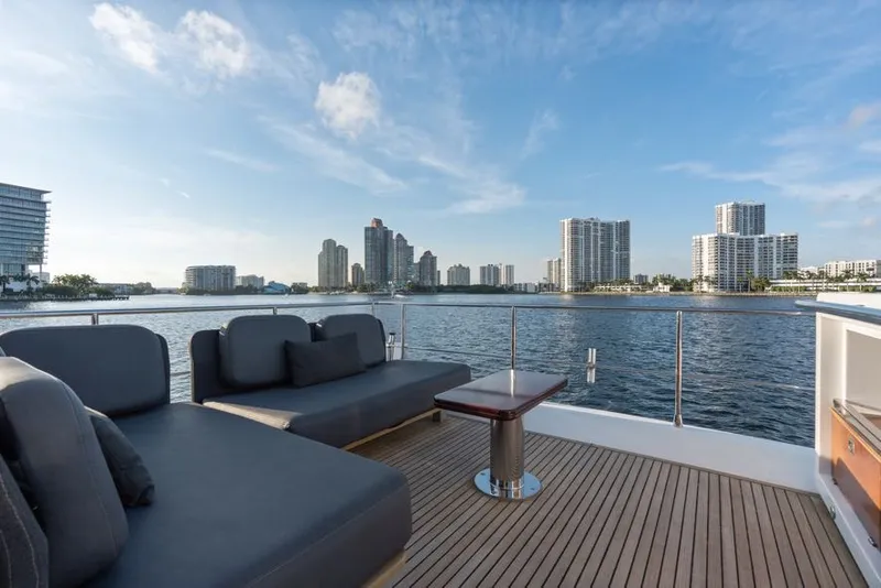 Slide: The Image of Azimut 660 Flybridge 2017 - 16
