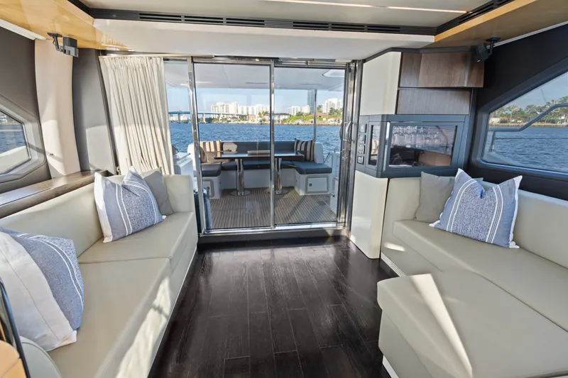 Slide: The Image of Azimut 660 Flybridge 2017 - 24