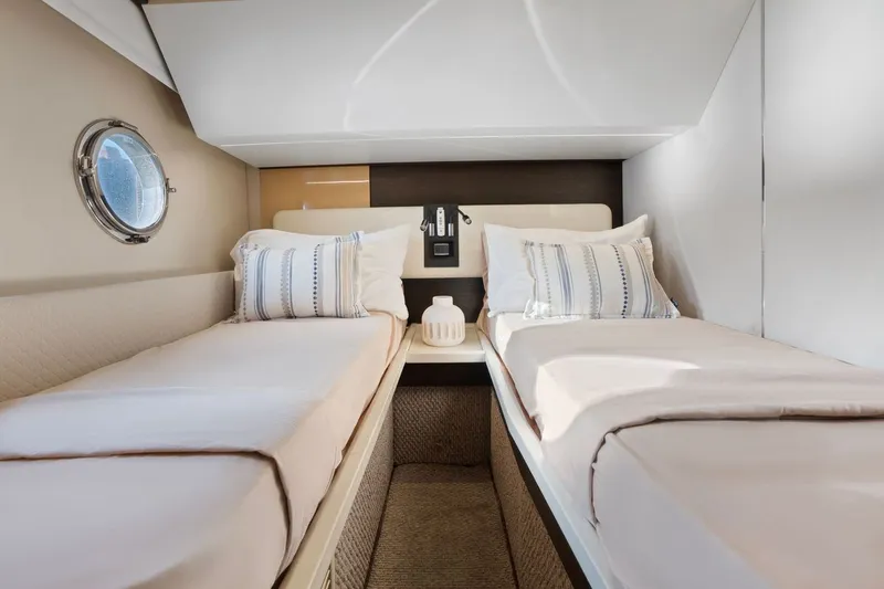 Slide: The Image of Azimut 660 Flybridge 2017 - 37