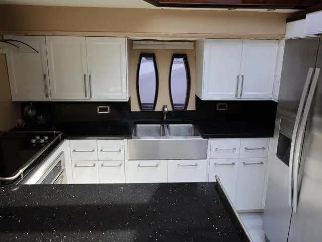 Slide: The Image of Lazzara Yachts 75 LSX 2008 - 43