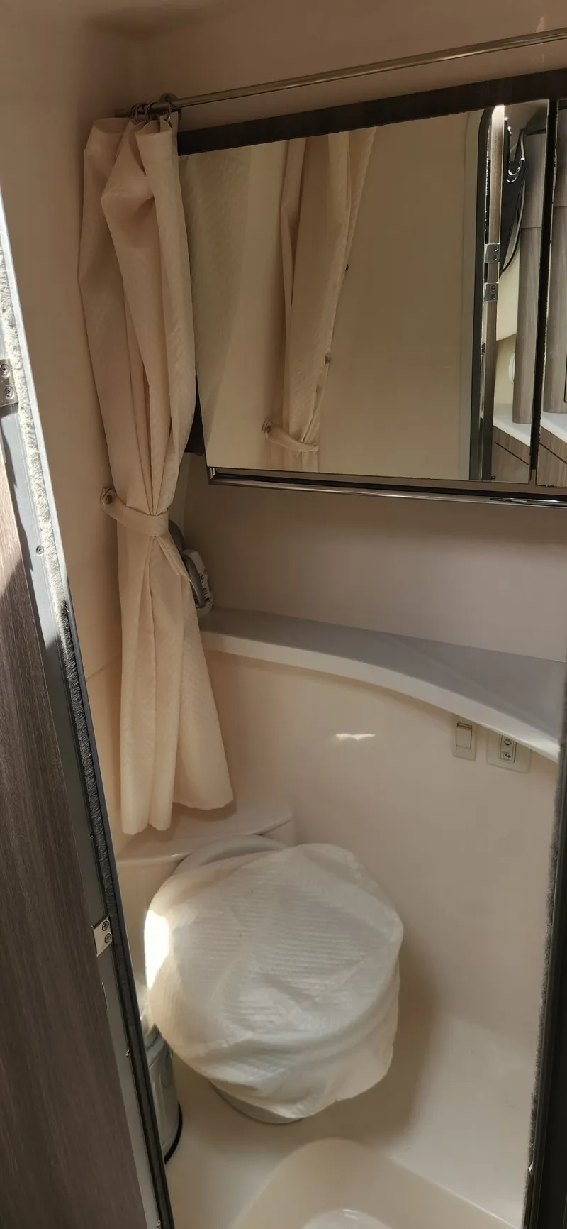 Slide: The Image of Regal 28 Express 2020 - 9
