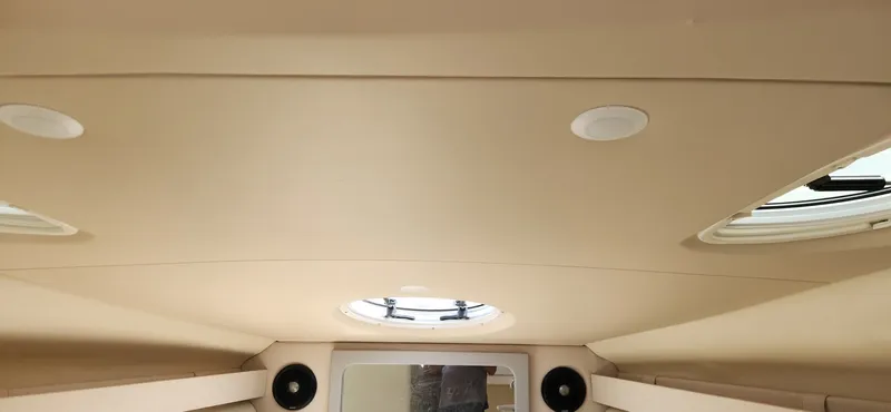 Slide: The Image of Regal 28 Express 2020 - 10