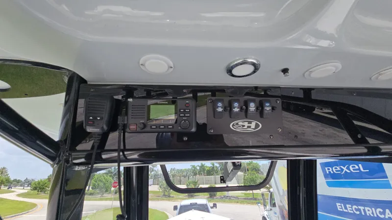 Slide: The Image of Sea Hunt 275 Ultra 2023 - 24