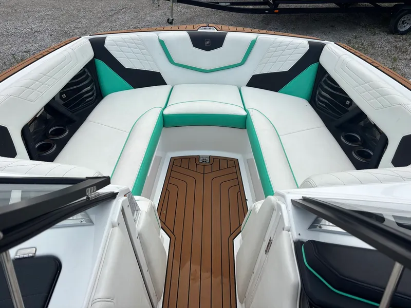 Slide: The Image of Nautique Super Air G23 2021 - 25