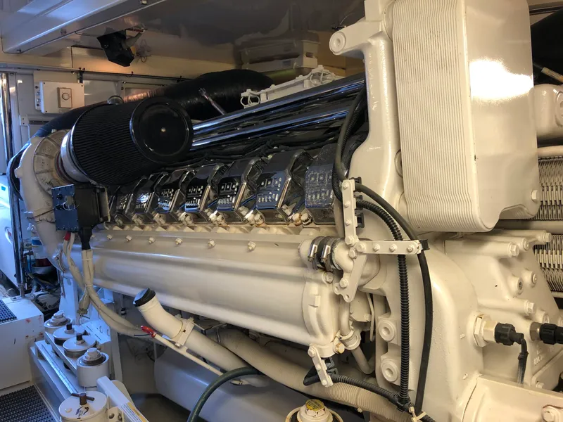 Slide: The Image of Hatteras 68 Convertible 2007 - 22