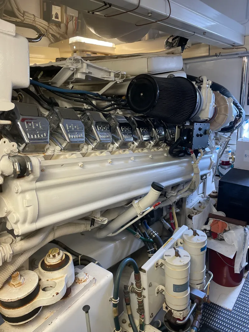 Slide: The Image of Hatteras 68 Convertible 2007 - 31