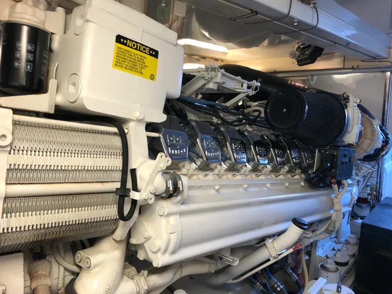 Slide: The Image of Hatteras 68 Convertible 2007 - 21