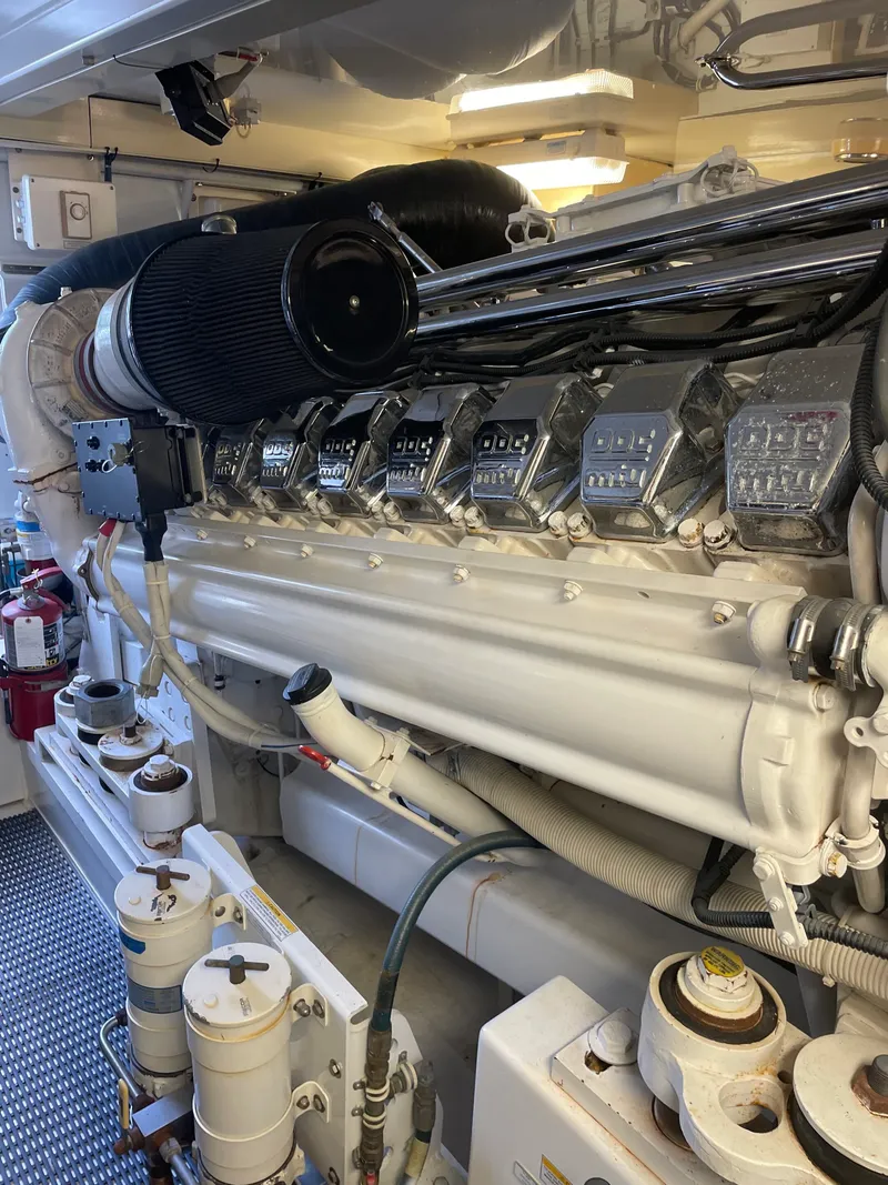 Slide: The Image of Hatteras 68 Convertible 2007 - 36