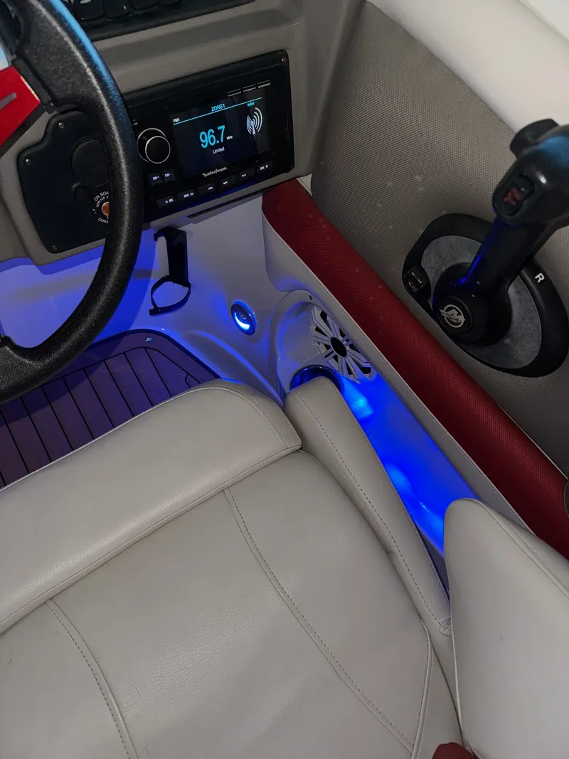 Slide: The Image of Crownline Boats 255 SS 2016 - 24