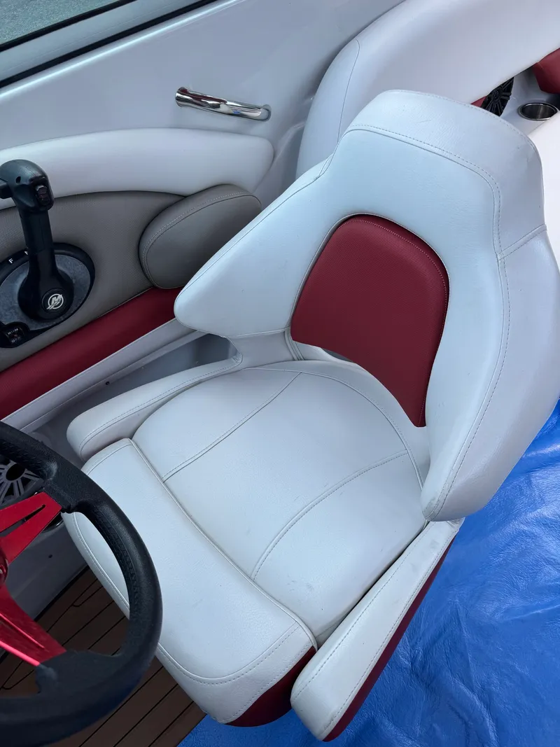 Slide: The Image of Crownline Boats 255 SS 2016 - 19