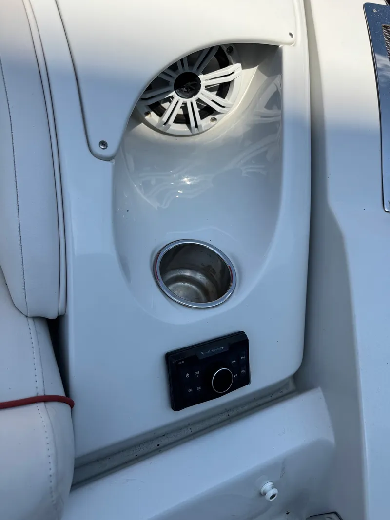 Slide: The Image of Crownline Boats 255 SS 2016 - 30