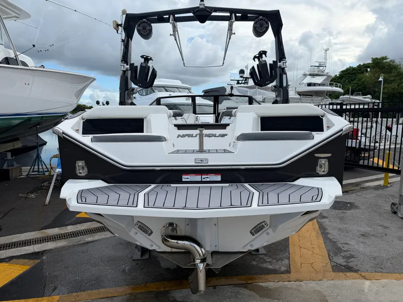 Slide: The Image of Nautique Super Air S21 2023 - 4