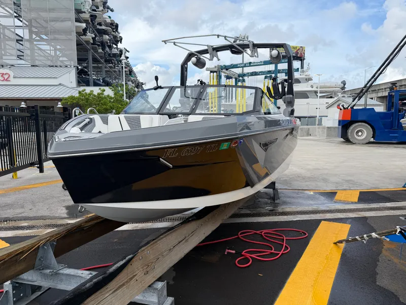 Slide: The Image of Nautique Super Air S21 2023 - 9