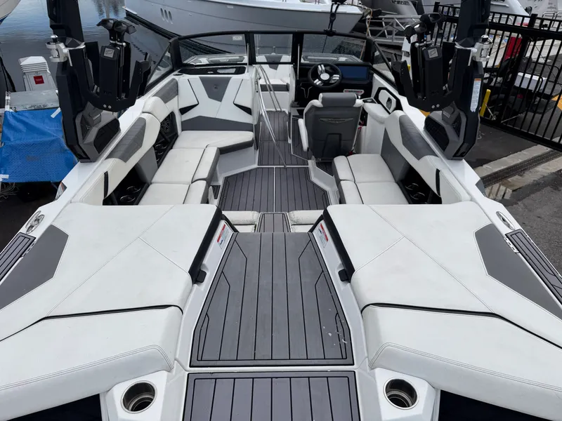 Slide: The Image of Nautique Super Air S21 2023 - 1