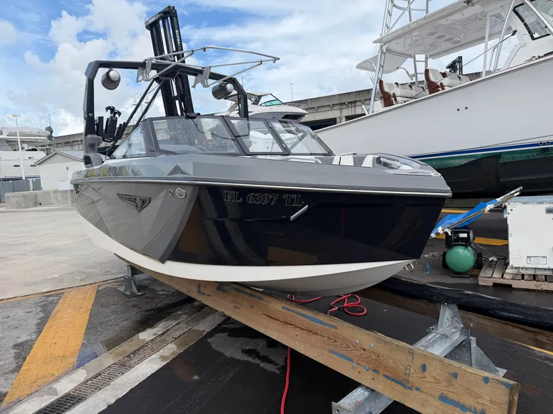 Slide: The Image of Nautique Super Air S21 2023 - 6