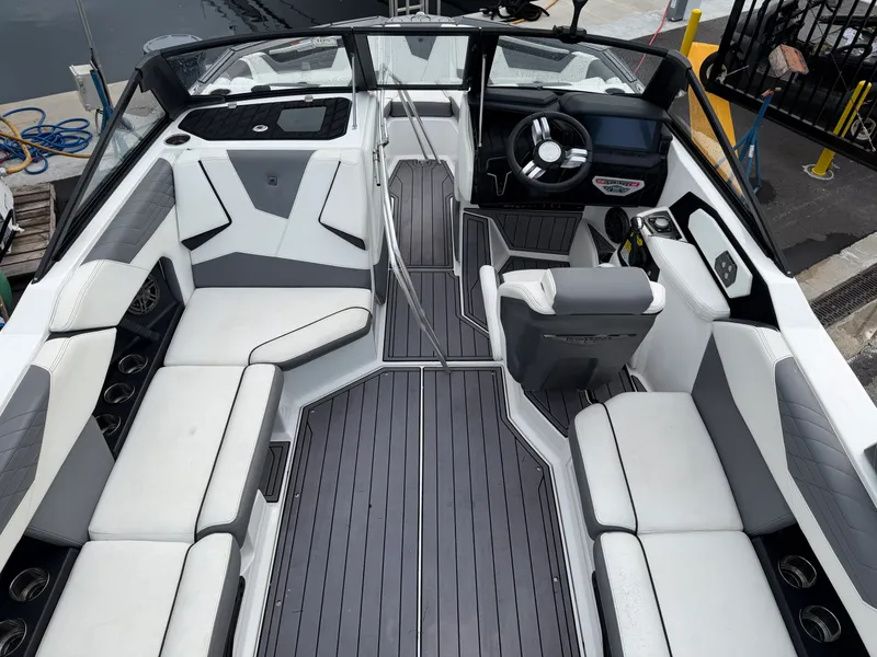 Slide: The Image of Nautique Super Air S21 2023 - 3