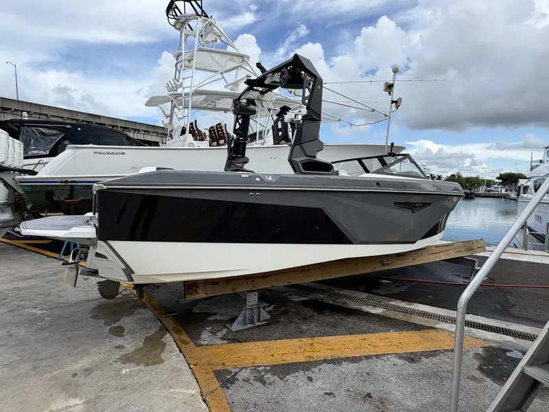 Slide: The Image of Nautique Super Air S21 2023 - 13